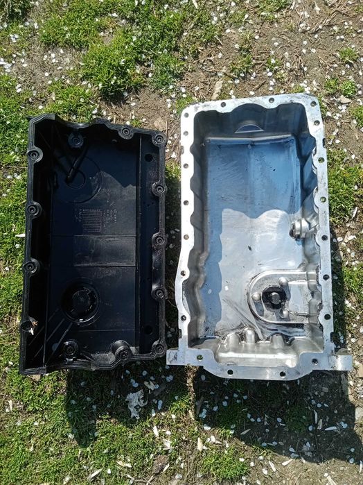 Vând capac și baie de ulei Audi A3