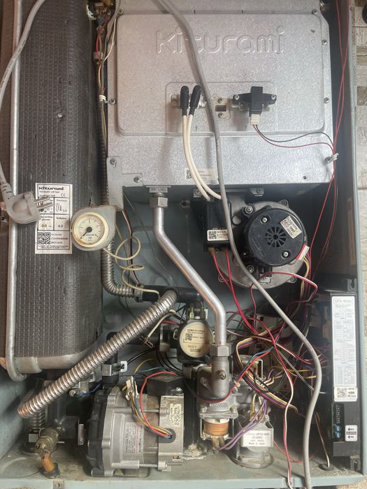 Двухконтурный котёл Kiturami на запчасти.