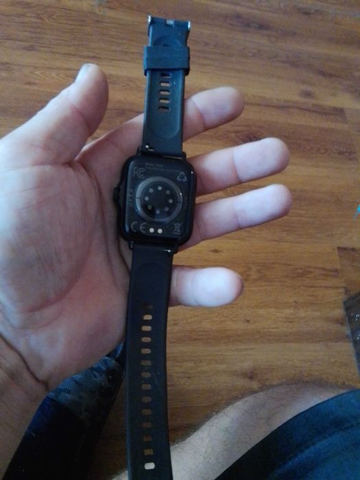 Продавам смарт часовник