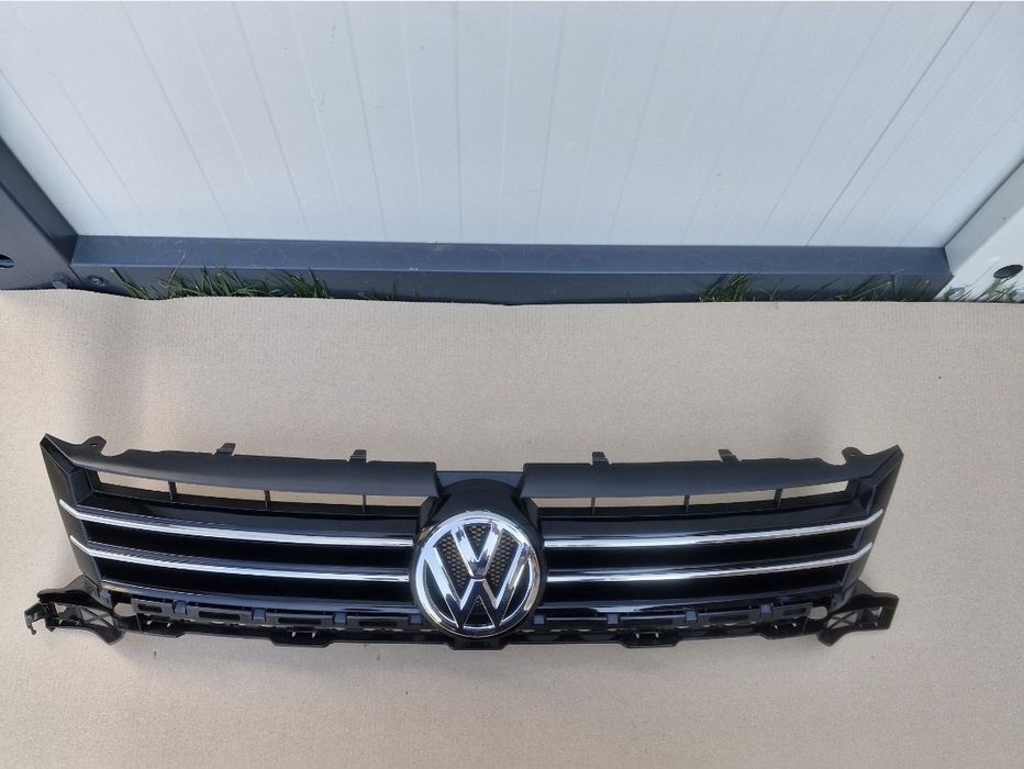 Grila centrala Vw Touran Caddy 2010-2015 HIGHLINE NOUA