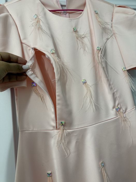 Платья вечерние.