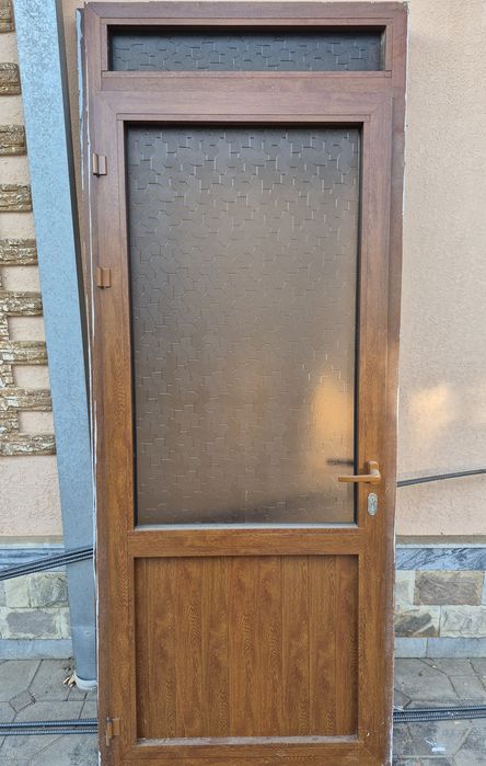 Продаются двери.