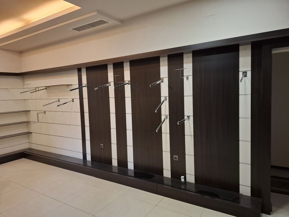 Стелажи, рафтове, магазин за дрехи