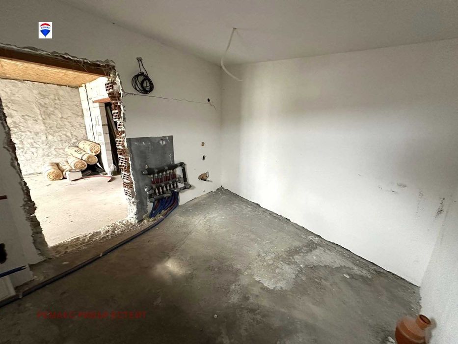 Къща на два етажа в с. Николово