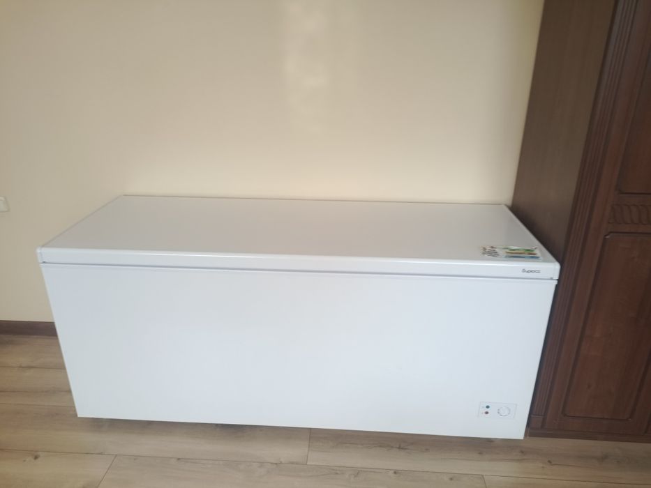 Продам морозилку холодильник новая