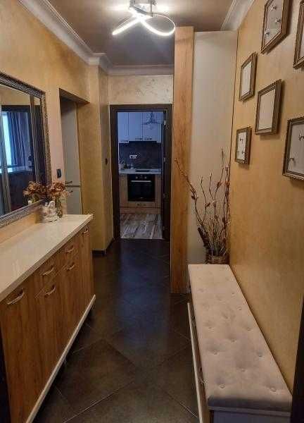 Дава се под наем Двустаен апартамент в Бургас, Център - 65 кв.м за 714 € - Снимка #4