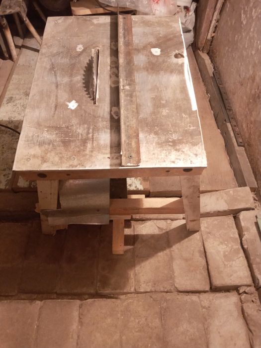 Распилочный  станок читайте в описании стоимость