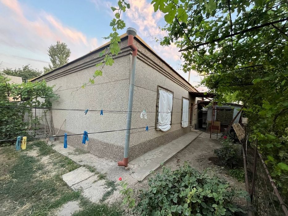 Дом с участком г.Чирчик (газ+свет,участок) от собственника)