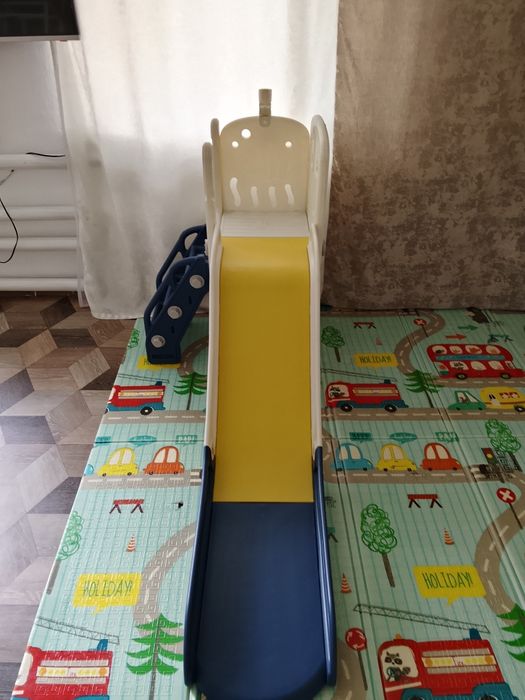 Продам горку очень красивая яркая.