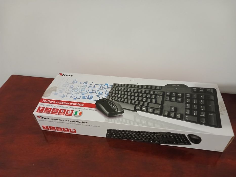 Vând tastatură Trust Wireless.NEGOCIABIL.