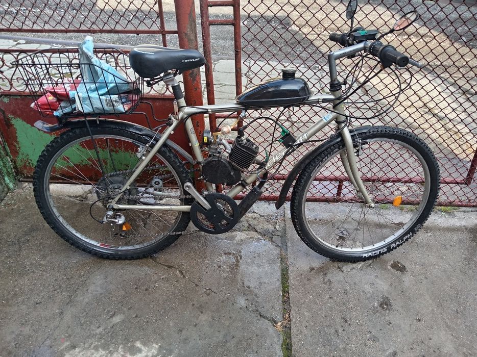 Vind bicicleta electrica cu remorca este de 2 săptămâni motor 150w și una pe benzina motor 80cc  moua are 2 luni