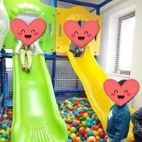 modular de joacă cu tobogane și piscină cu bile