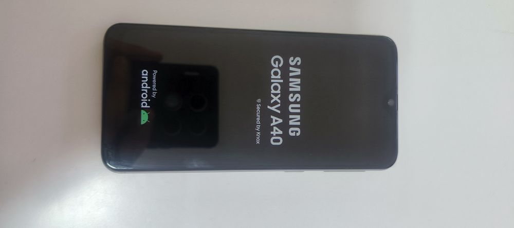 Samsung Galaxy a40 holati yaxshi siro'chna sotiladich