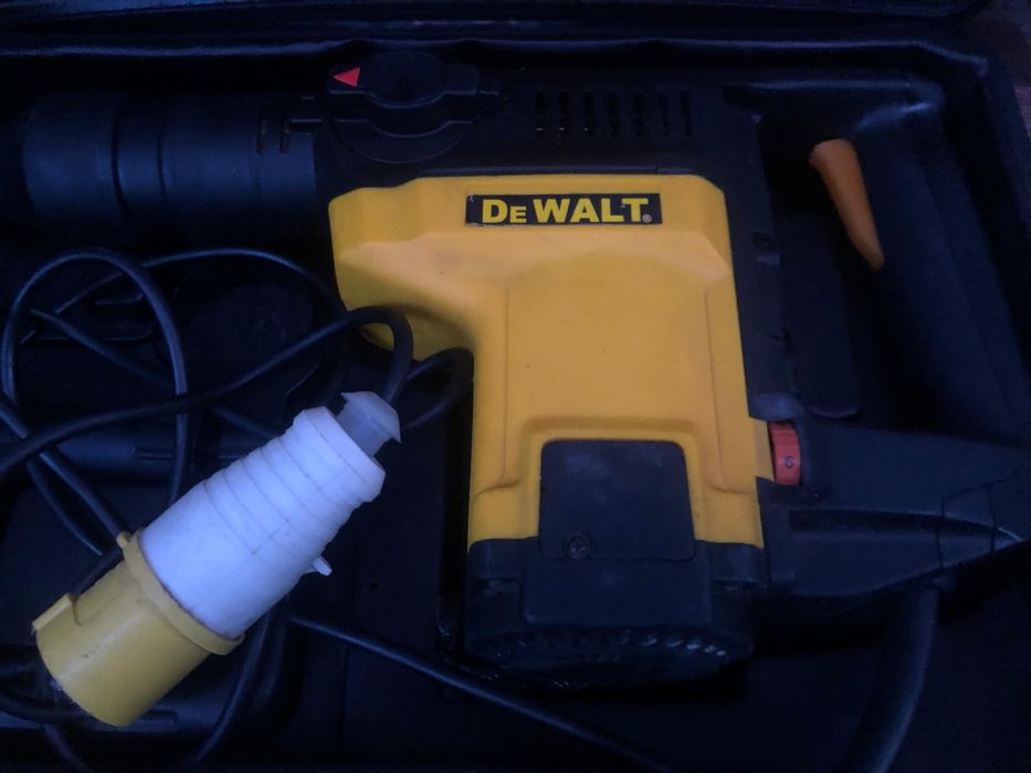 NOU Masina rotopercutoare DEWALT 110V, 1100 W + transformator 3000 W