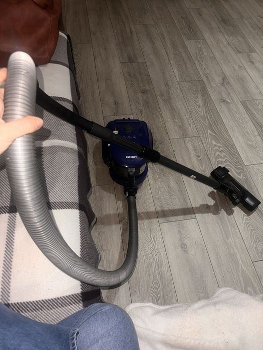 Samsung VCC43Q0V3D/BOL Aspirator 850W cu bol 1.3lt Albastră