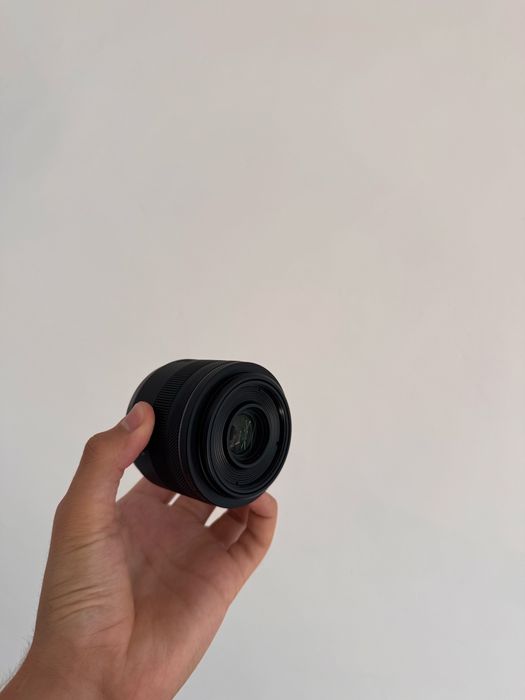 canon rf 35mm f/1.8 macro is stm като нов