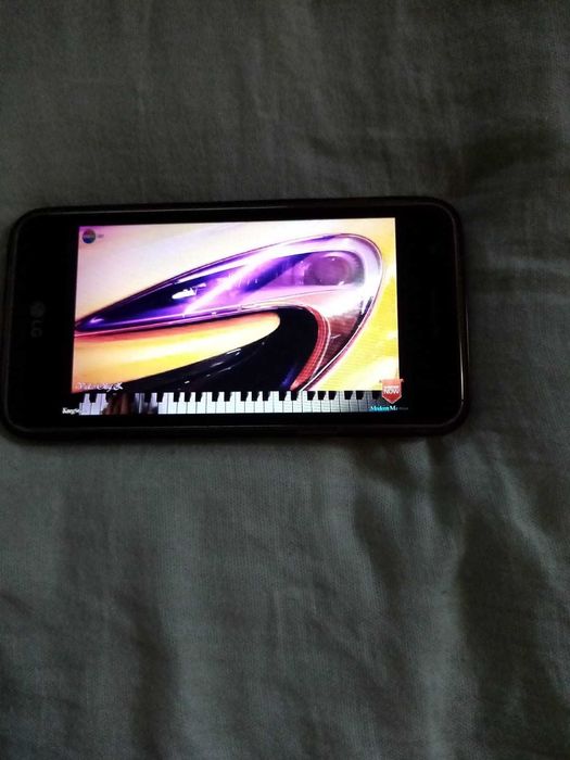 Продам сотовый LG x30