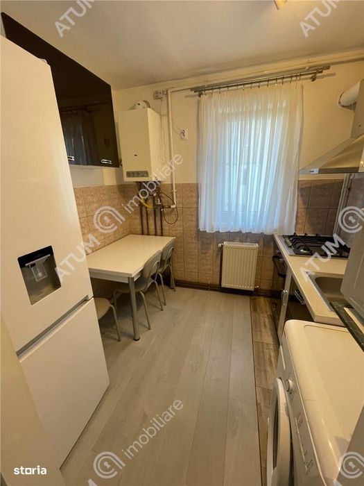 Apartament 3 camere decomandate si balcon inchis zona Strand Sibiu