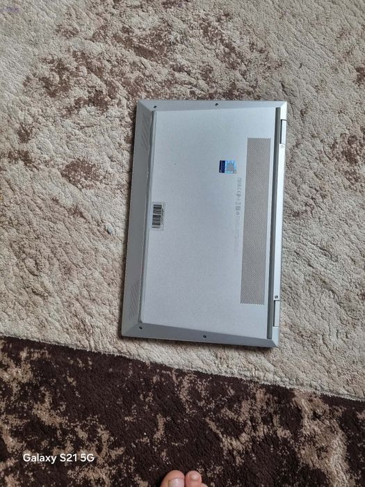Vând laptop cu seria pe spate pentru cine e interesat este și digital