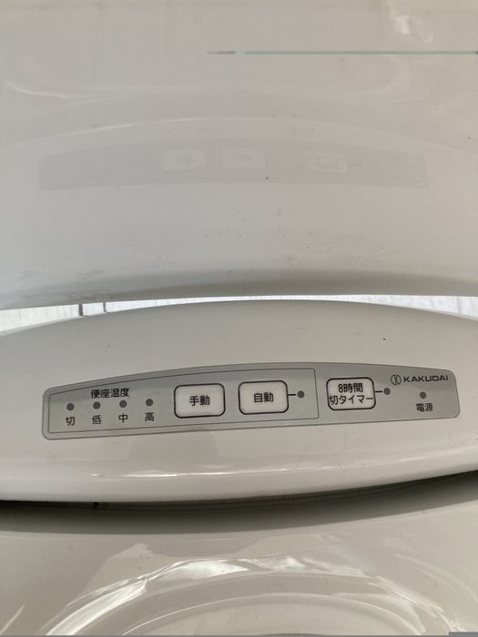 Тоалетна чиния подгряваща. Произведена в Корея.