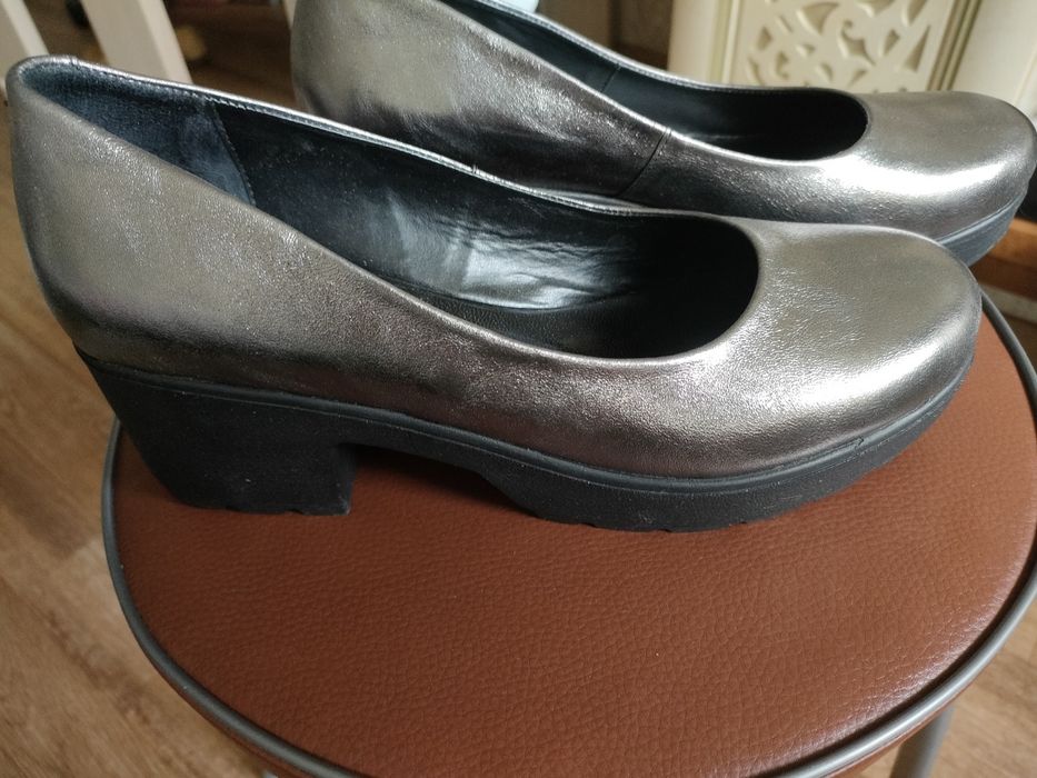 Продам туфли новые