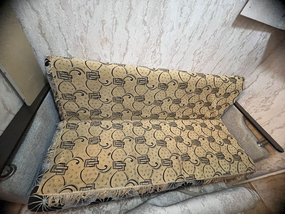 Диван в хорошем состоянии,б/у