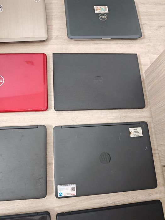 Lot 3 cu 12 laptopuri