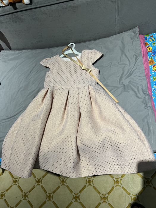 Много платьев на девочку