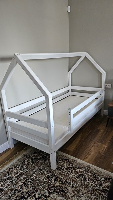 Кровать продам новая