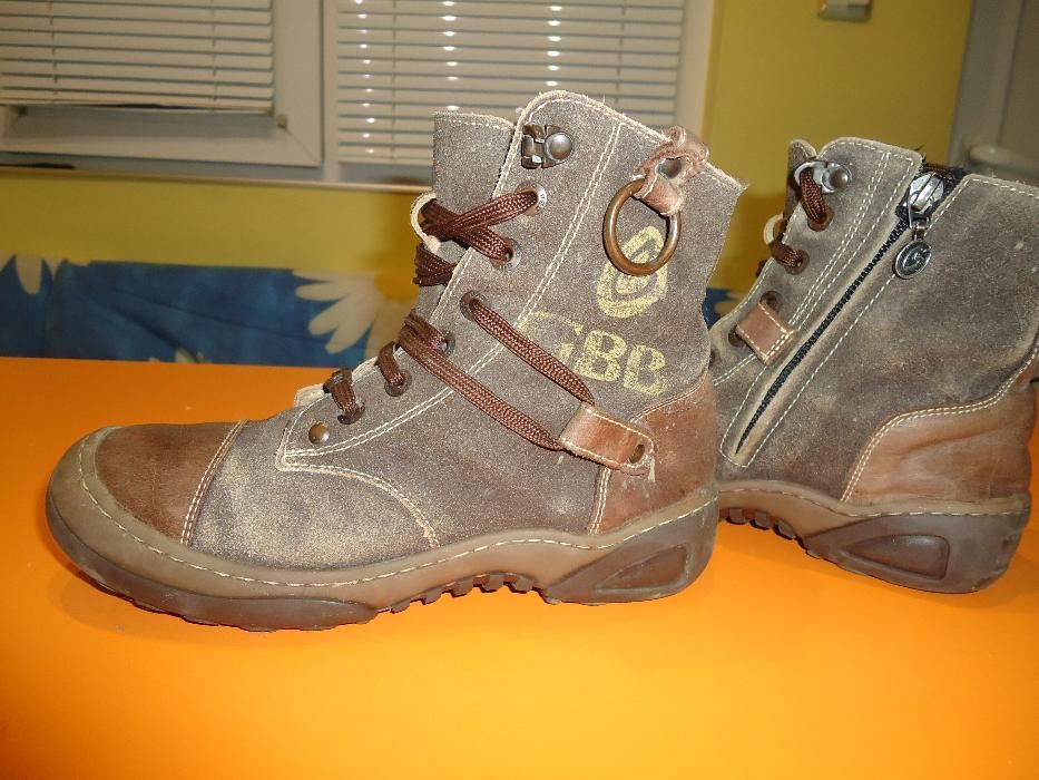 Боти -естествена кожа  шити -номер 32