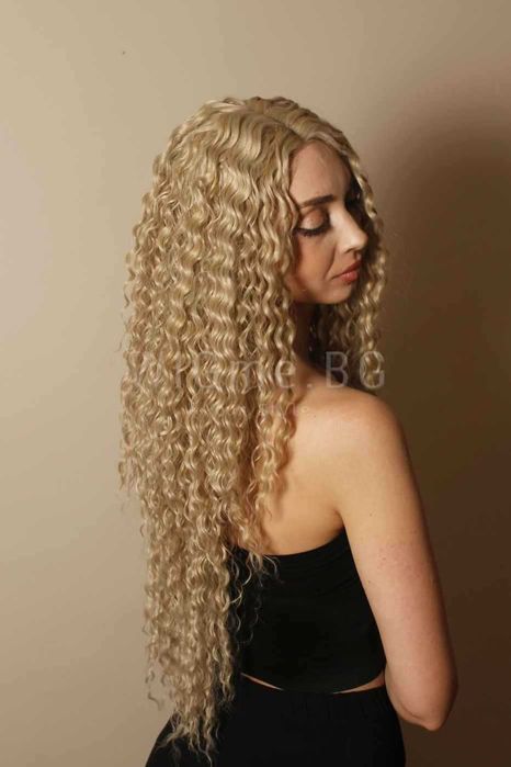 Дълга къдрава тъмноруса лейс фронт перука Луна