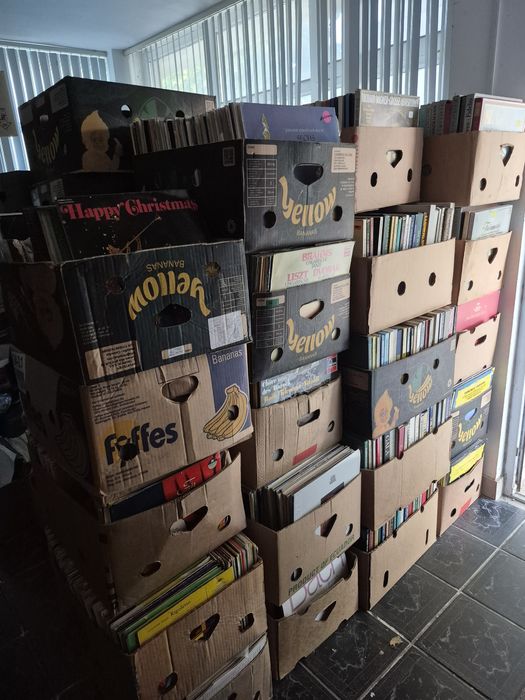 Lot Discuri Vinil colectie 200 in stare buna cu muzica clasică 

- Tot