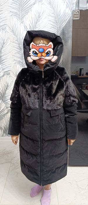 Продам женский пуховик с мехом норки.