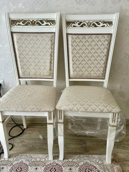 Стулья для гостиный, стол