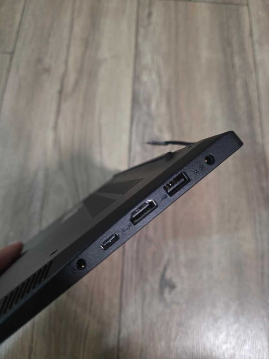 Лаптоп Lenovo V14 G4 AMN с AMD Ryzen 3 7320U