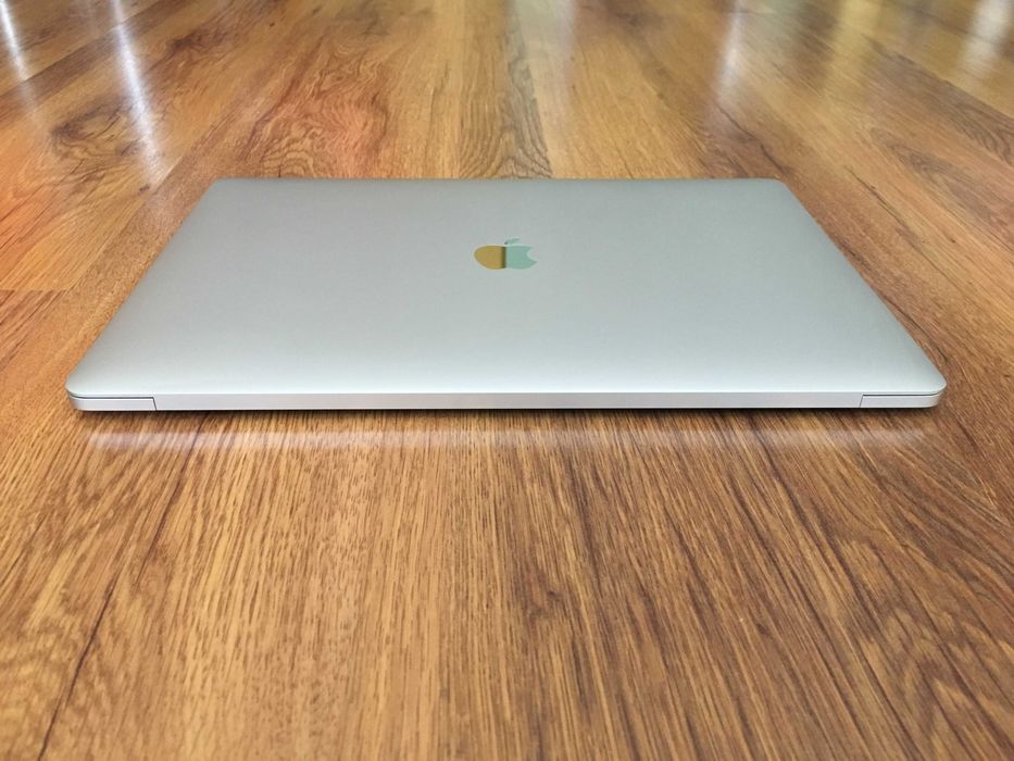 15' Core i9 Apple MacBook Pro 2019 Silver @ 32GB RAM/512GB SSD/Radeon Pro 560X 4GB/Бат 70 цик