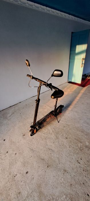 Elektro Sukuter model: KUGOO M2+