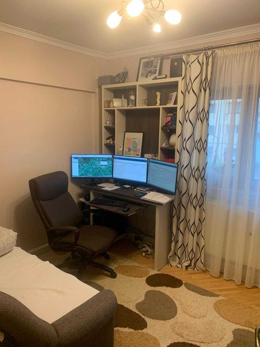 De vanzare apartament 4 camere