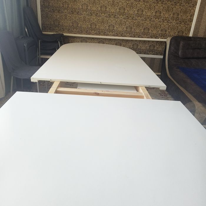 Стол гостинной...