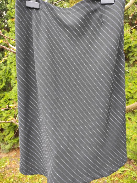 Costum practic și elegant.