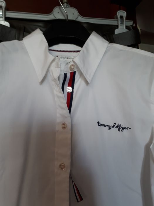 Продам белую рубашку.