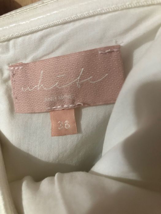 официална бяла рокля без презрамки