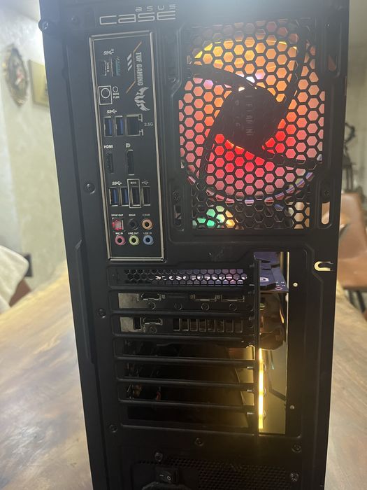 Геймърски личен компютър ryzen 7 5700x , 3080 , 32 gb ram