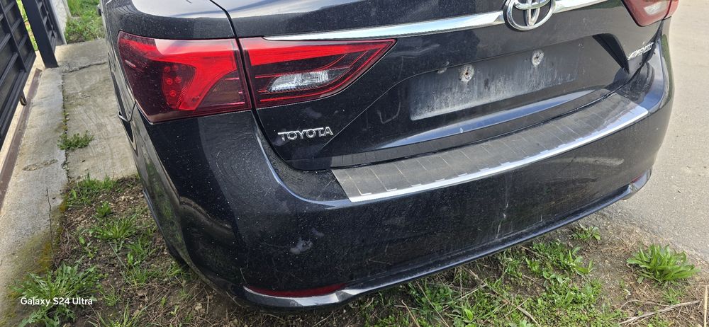 Capota spate toyota avensis dupa 2015