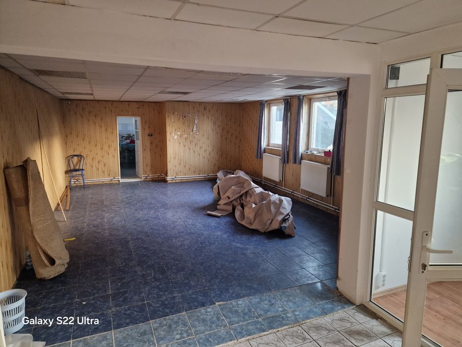 Închiriez spațiu comercial 90mp