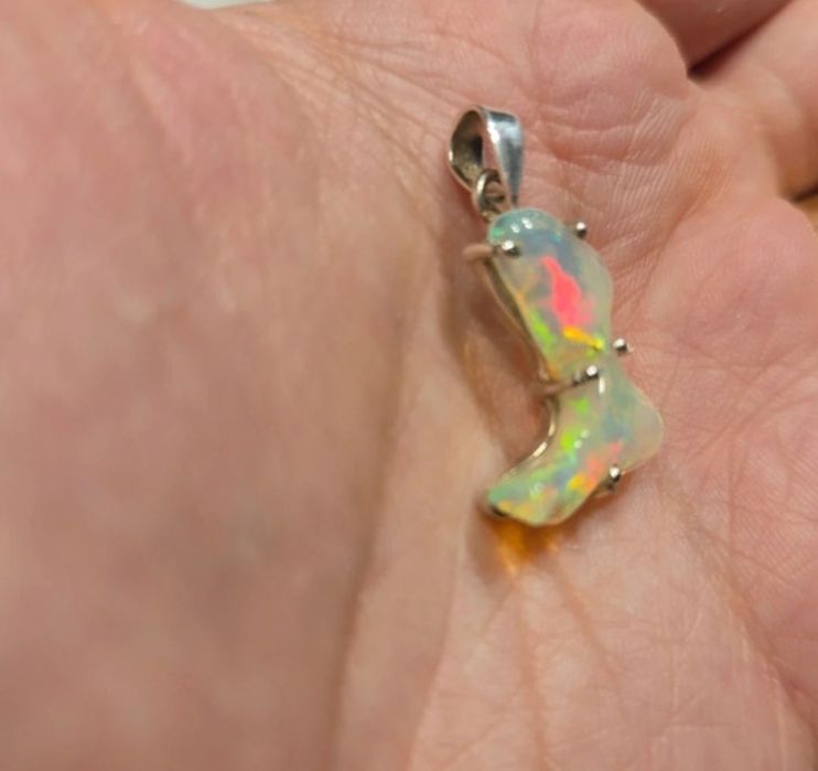 Pandantiv opal rainbow unicat