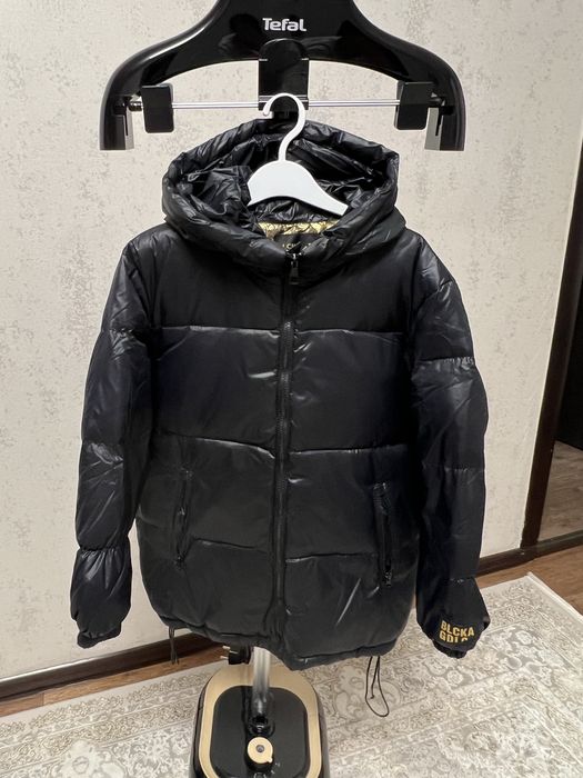 Продам куртку на девочку 5000 тенге