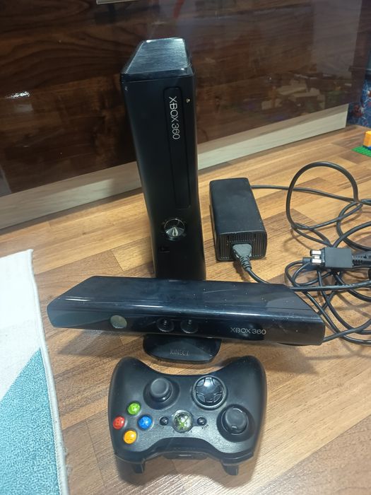 Xbox 360 4gb slim full box cu 21 de jocuri originale