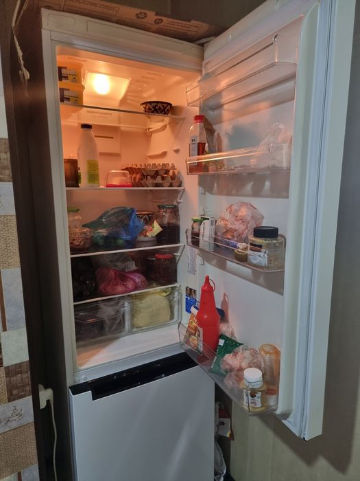Indesit xolodilnik sotiladi
