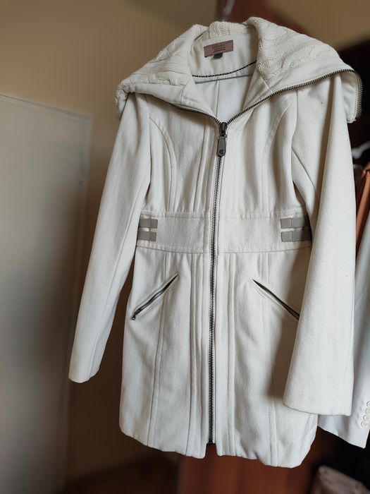 Бяло палто без забележки